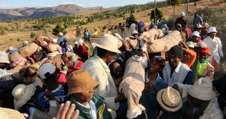 Мадагаскар: остров на котором танцуют мёртвые